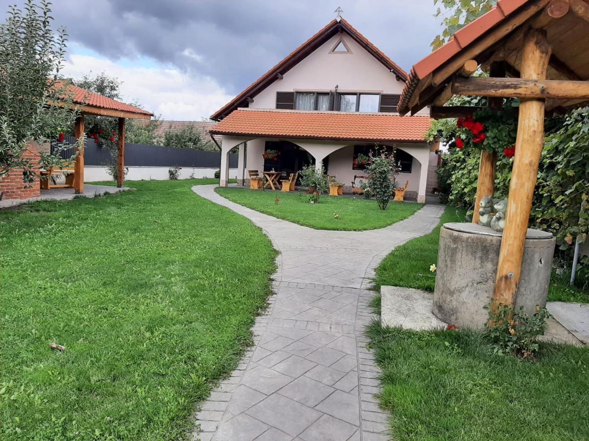 Pensiunea Simona Sîmbăta de Sus Exterior foto